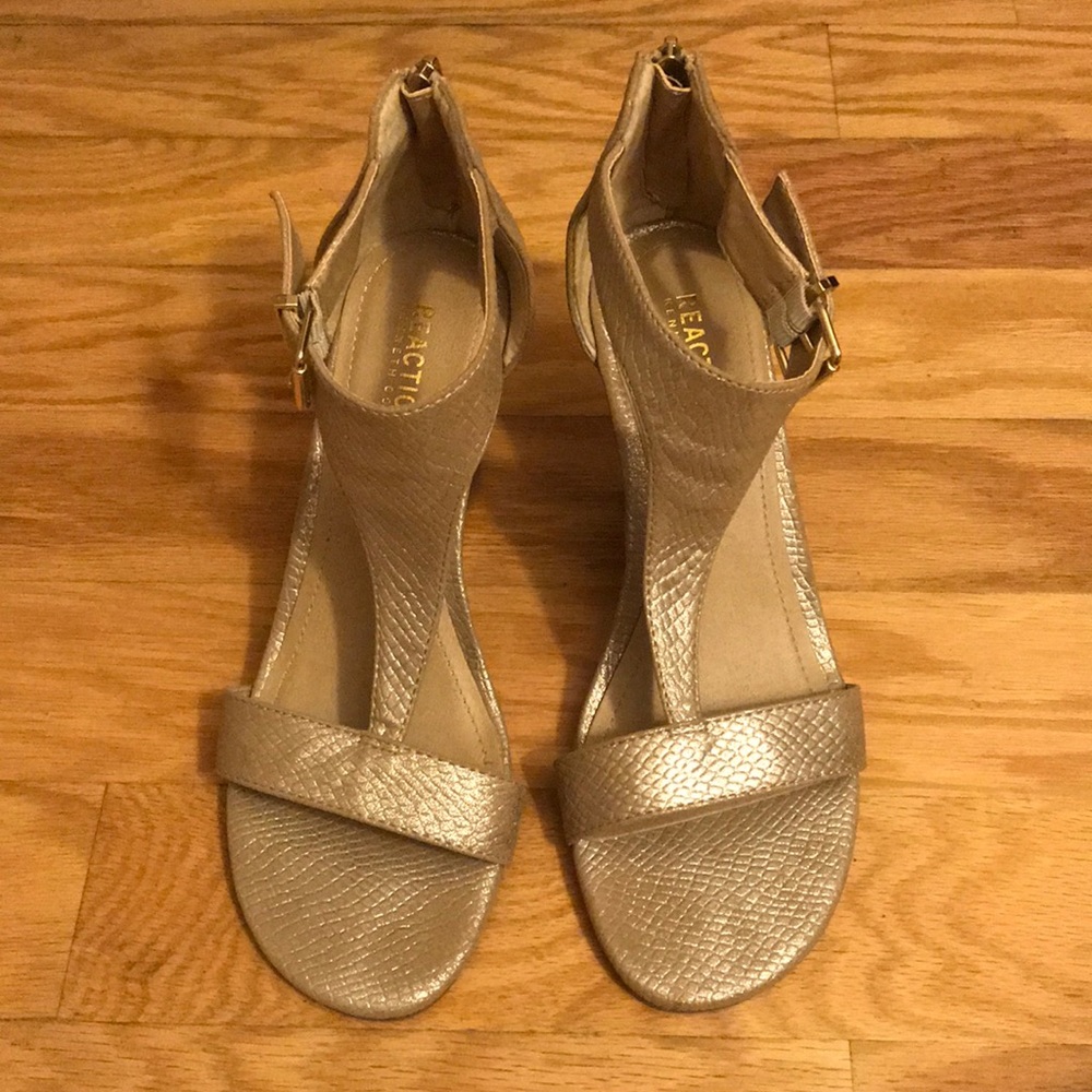 ✨GOLD Reaction Kenneth Cole Wedge Sandal, Size 8.5